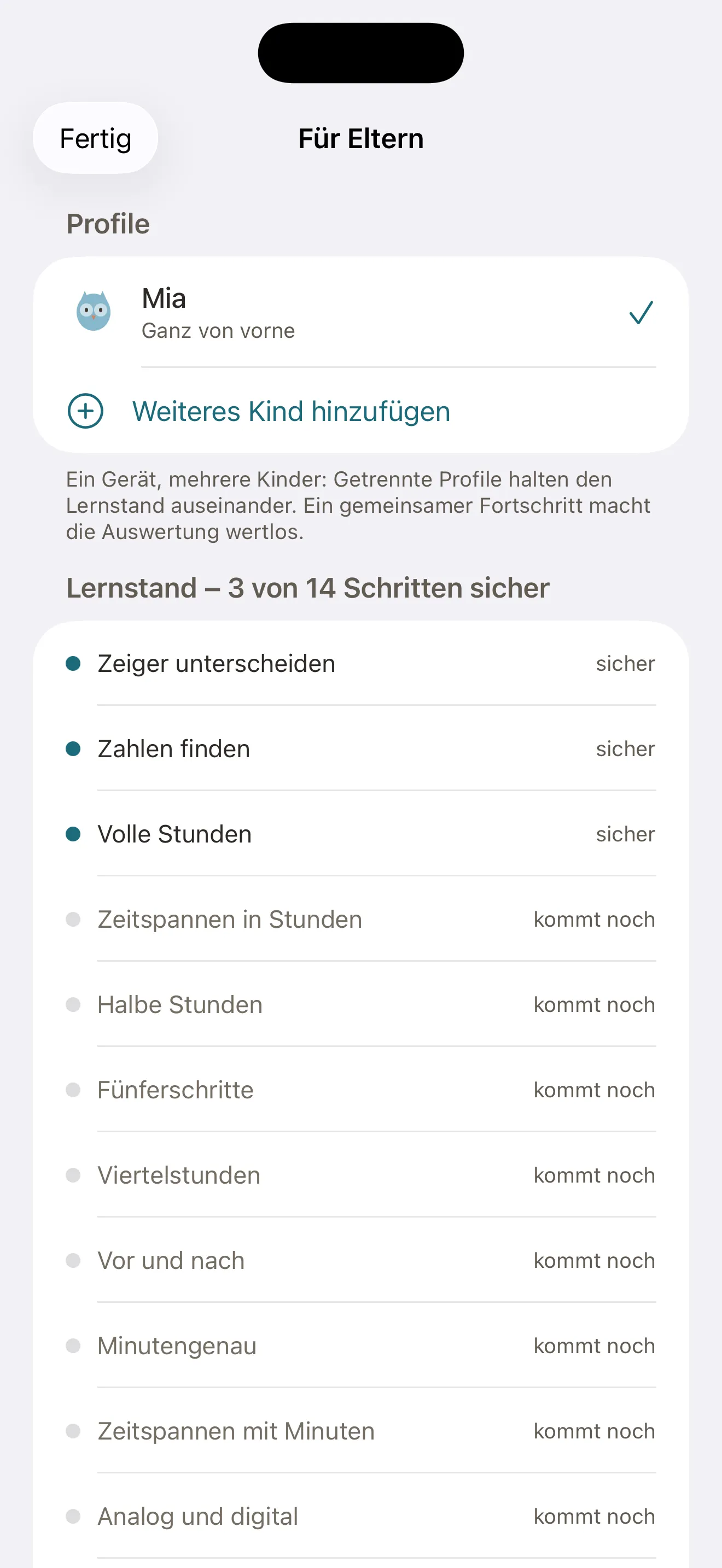 Der Elternbereich: oben die Profilliste mit „Weiteres Kind hinzufügen“, darunter „Lernstand – 3 von 14 Schritten sicher“ und die Stationen untereinander, die ersten drei als „sicher“, die übrigen als „kommt noch“.